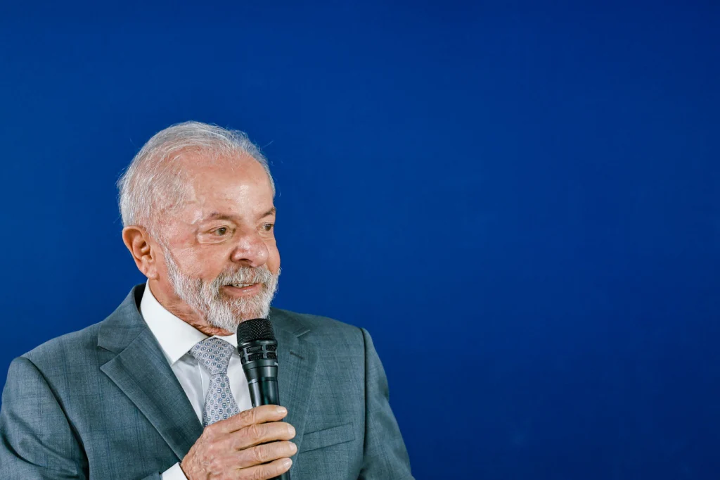 Lula diz a Trump que 'conversar é mais barato que fazer guerra' e defende diálogo como ferramenta de governo