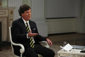 Tucker Carlson: Jornalista americano afirma que Trump pode anunciar guerra contra a Venezuela hoje