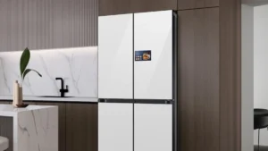 Nova geladeira da Samsung com tela e IA chega ao Brasil