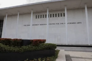 Centro Cultural em Washington Muda Nome para Homenagear Donald Trump em Decisão Unânime