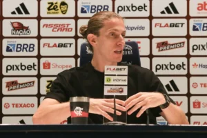Filipe Luís Define Escalação do Flamengo para Enfrentar o PSG na Final do Intercontinental da FIFA; Meio Campo é Chave em Busca do Título no Catar