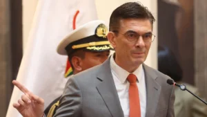 Bolívia Fim dos Subsídios de Combustível: Presidente Rodrigo Paz Anuncia Medida Drástica Após 21 Anos e Declara Emergência Econômica
