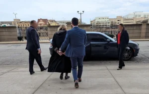 Juíza Americana Hannah Dugan é Considerada Culpada por Obstruir Prisão de Imigrante Ilegal em Tribunal