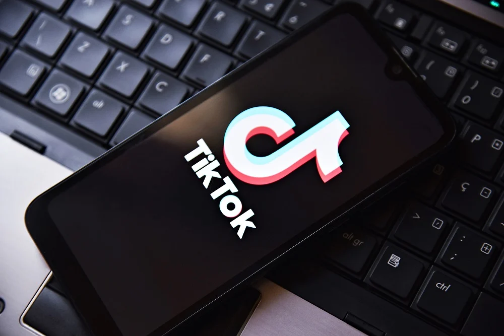 TikTok Garante Operação nos EUA: Acordo de Venda para Investidores Americanos Evita Proibição