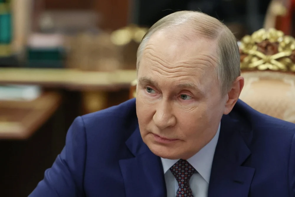 Kremlin Desmente Reunião Trilateral com Ucrânia e EUA, Enquanto Negociações Avançam na Flórida