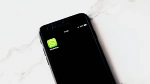WhatsApp Beta Libera Controle do Apple Watch Pelo Celular: Gerencie Dispositivos Conectados e Prepare se para o Futuro dos Smartwatches