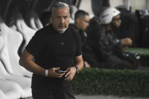 Diretor do Flamengo, Boto, Afirma que 'Grandeza' Rubro Negra Supera a do Palmeiras e Detalha Foco no Mercado Europeu