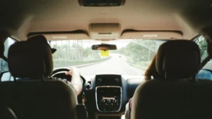 Amigo Secreto Automotivo: 5 Presentes de Natal Essenciais para Surpreender Quem Ama Carros e Dirigir