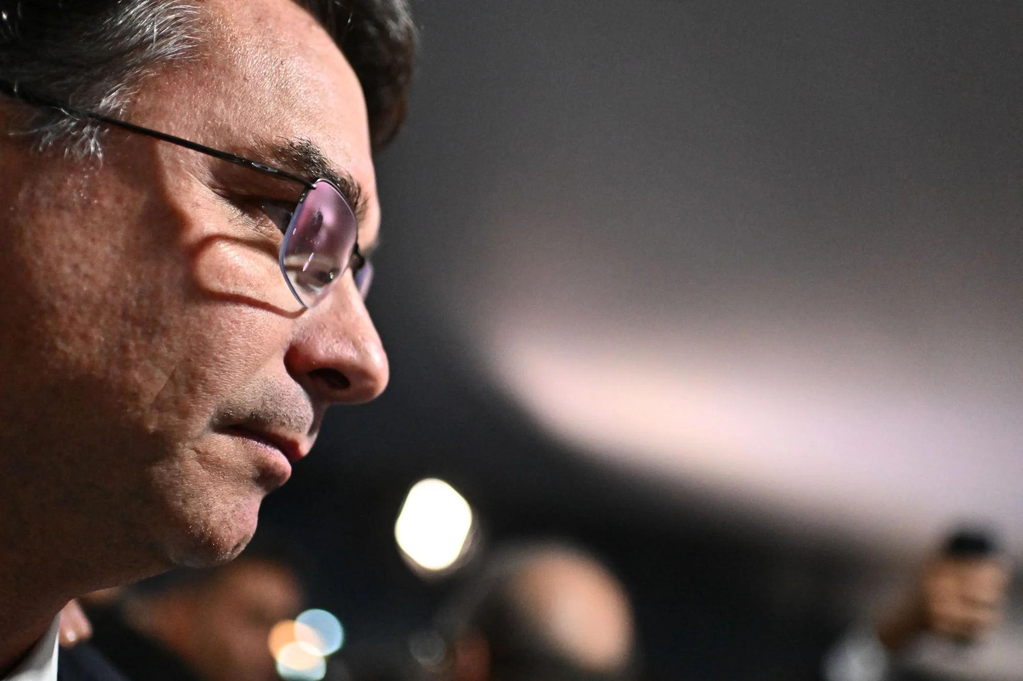 Flávio Bolsonaro se apresenta como 'mais centrado' e defende 'moderação' em legado familiar para