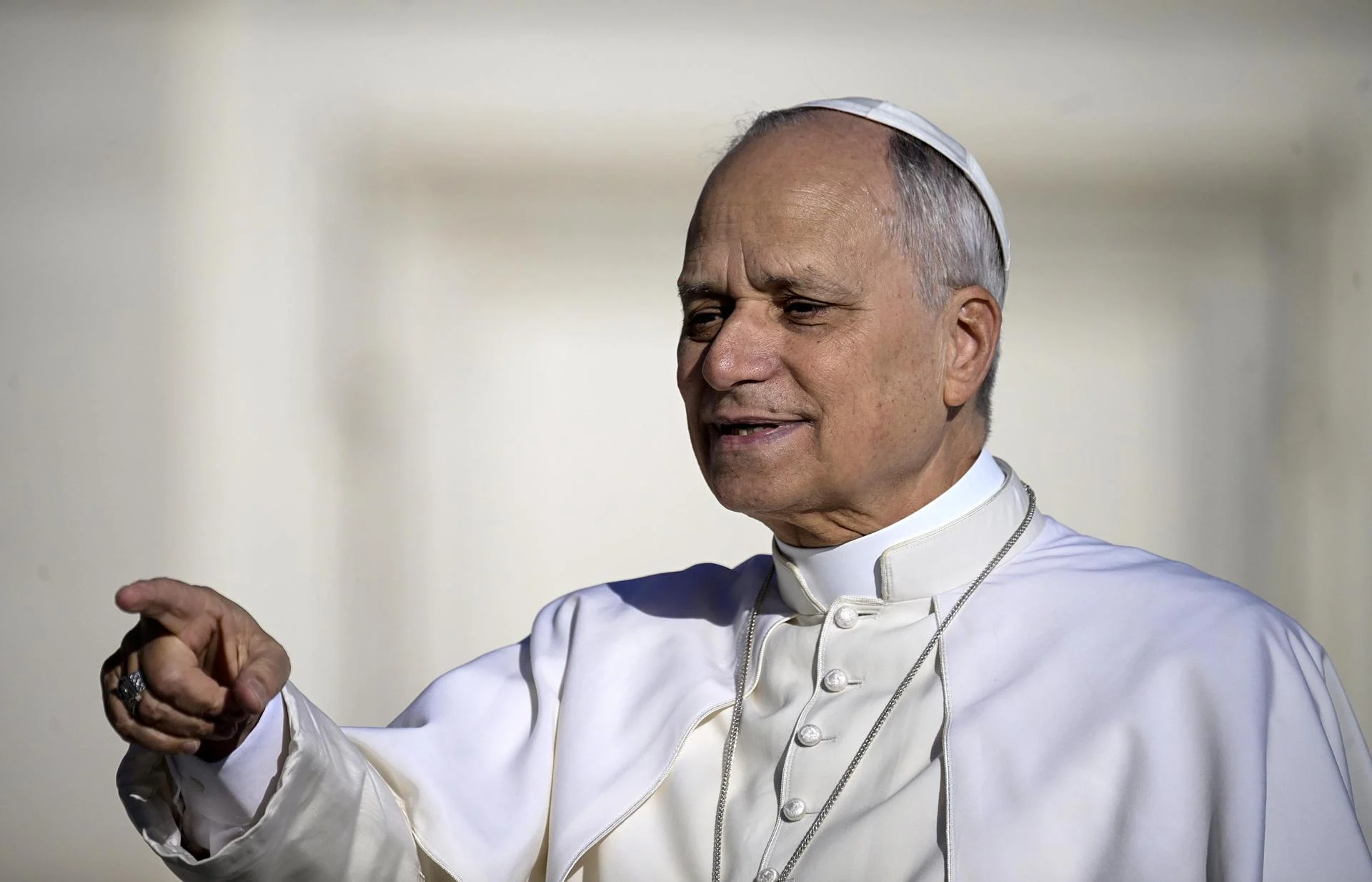 Papa Leão XIV Retoma Tradições no Vaticano e Critica Suicídio Assistido em Illinois