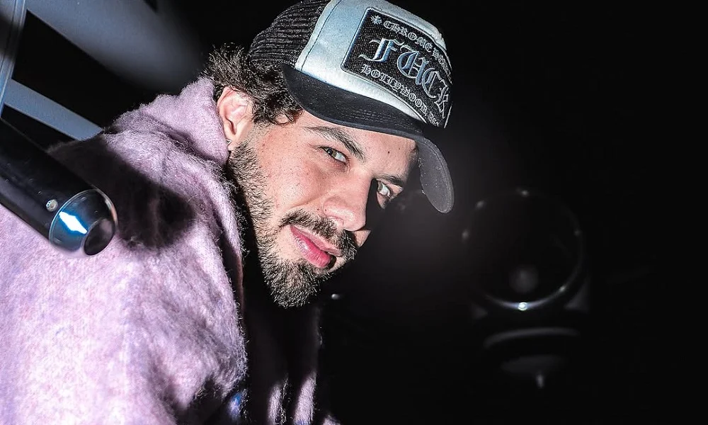 Zé Felipe esclarece gafe no Prêmio Multishow e afirma: 'Não sou mestre da leitura, mas sei ler'