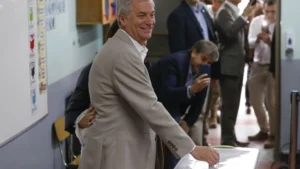 Chile: Kast e Jara votam em segundo turno com promessas de união e destaque para trabalho e segurança