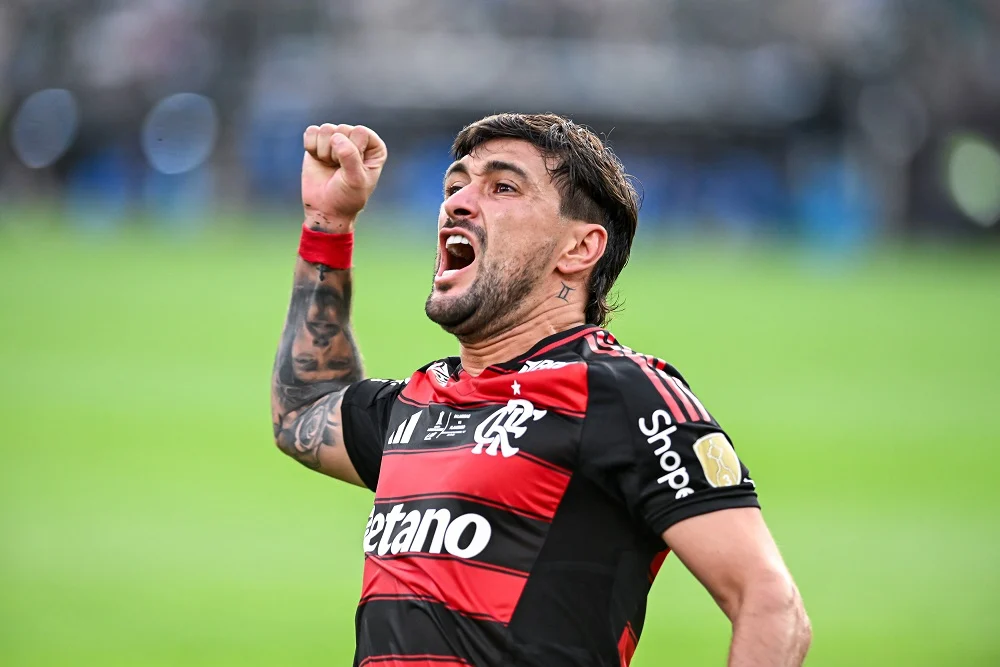 Flamengo Enfrenta Pyramids na Semifinal da Copa Intercontinental; Filipe Luís Alerta para Jogo Físico e Pedro Pode Retornar