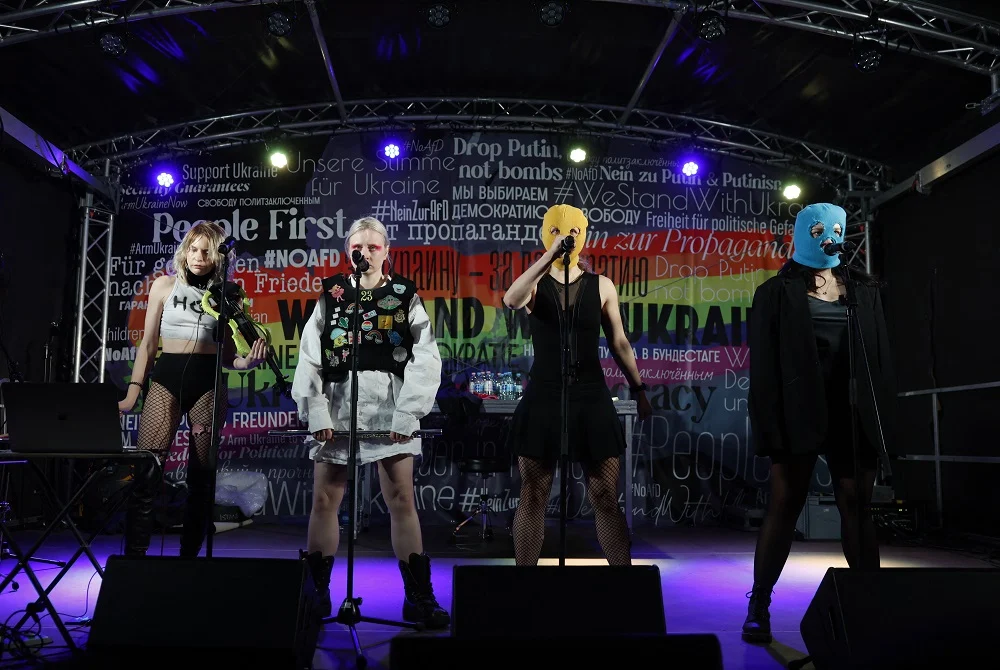 Rússia Designa Pussy Riot como 'Organização Extremista', Ampliando Repressão a Críticos do Kremlin