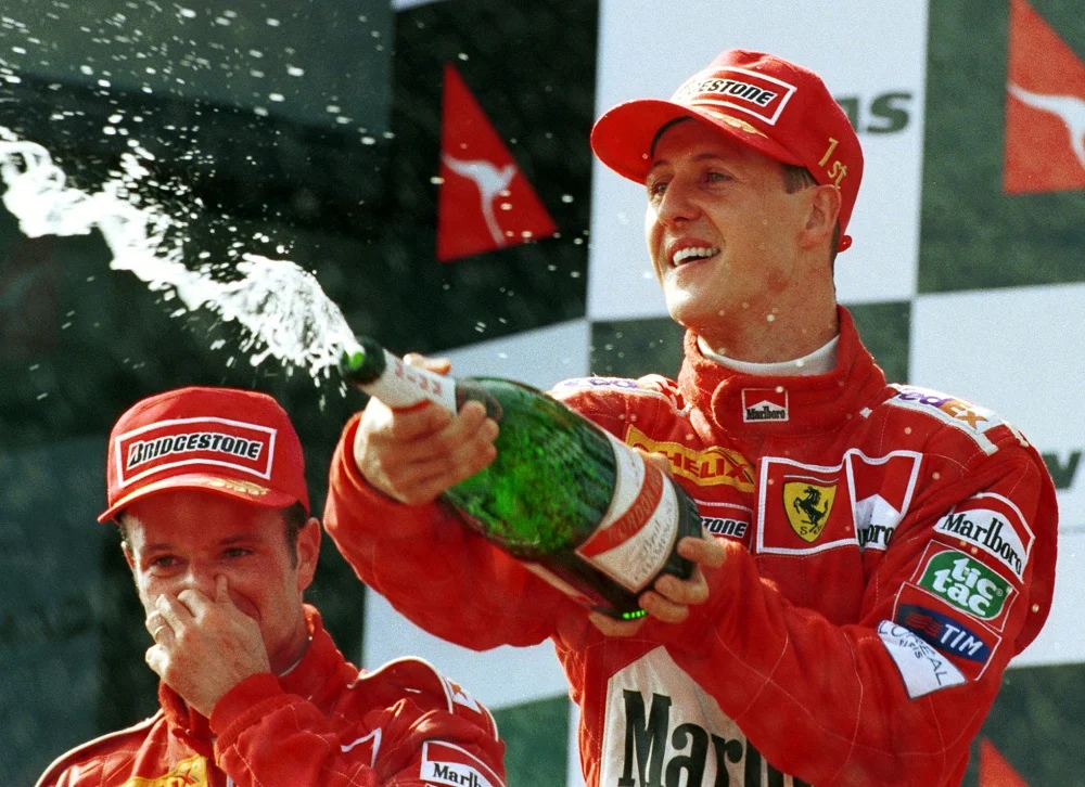 Michael Schumacher não está mais acamado, afirma tabloide inglês; ex piloto de Fórmula 1 pode se locomover em cadeira de rodas 12 anos após acidente