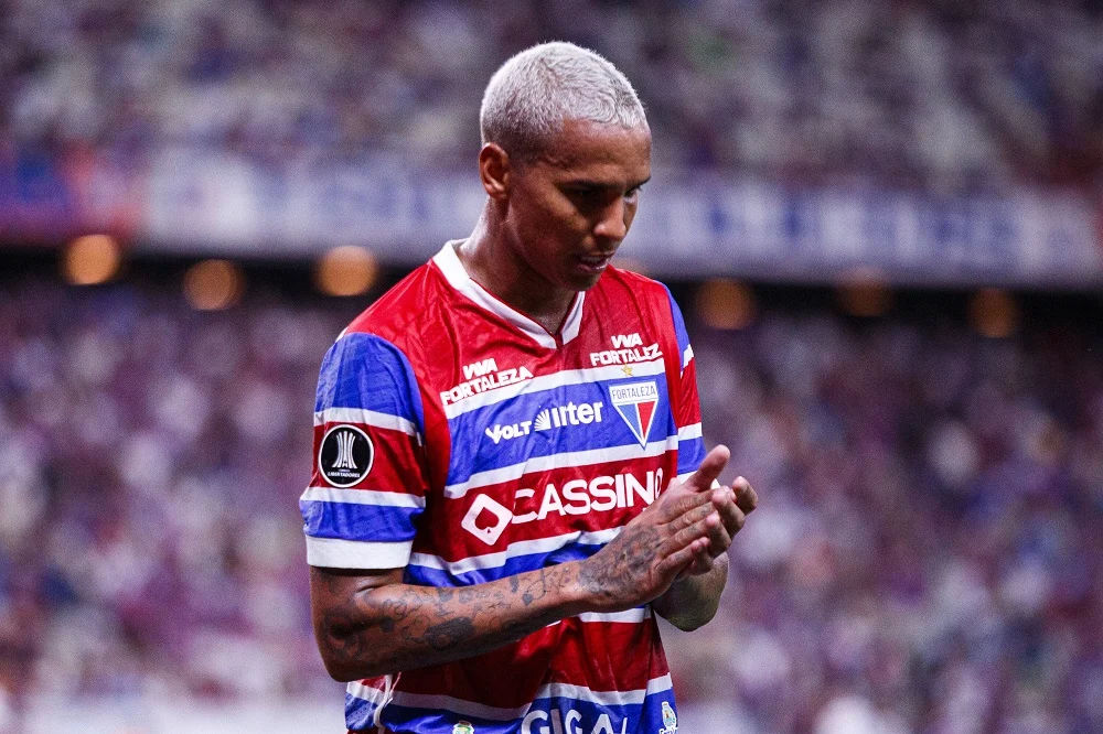 Deyverson é anunciado pela LDU após deixar o Fortaleza – Jovem Pan